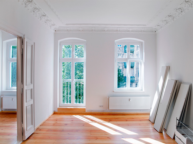 Restaurierte Altbauwohnung in Wiesbaden mit original erhaltenem Stuck, repräsentiert hochwertige Stuckrestaurierung und Denkmalschutz.