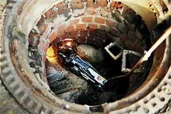 Rohrkamera Inspektionsgerät zeigt detailreiche Innenansicht eines Abwasserrohrs zur genauen Untersuchung bei Kanalreinigung und Kanalinspektion in Wiesbaden.